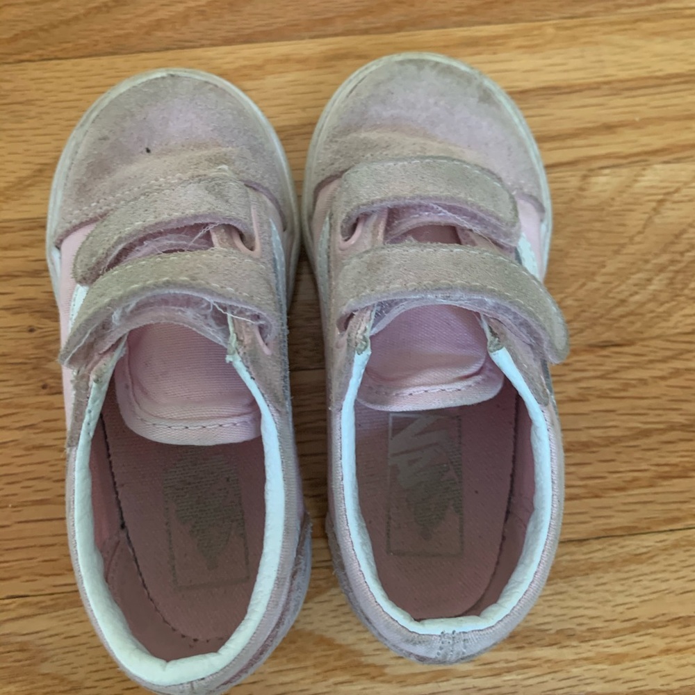 Girls pink Vans !